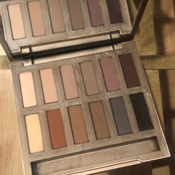 Clearance Last One NAKED Ultimate Basics - Picture 6 of 7